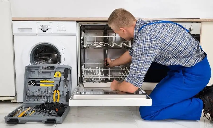 Akyurt Electrolux servisi teknisyen ekibi beyaz eşya tamiri yaparken